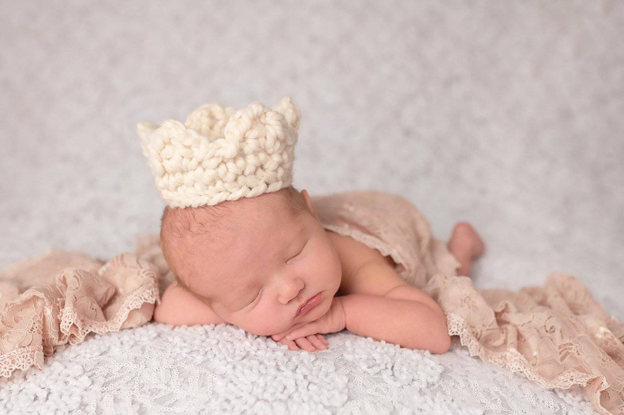 Crochet Newborn Baby Crown - Beautiful Photo Props