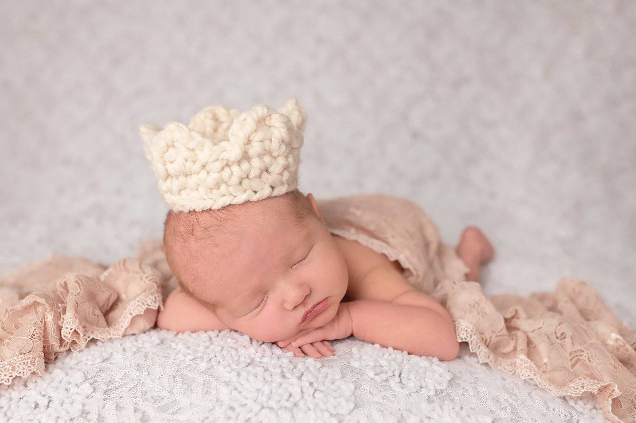 Crochet Newborn Baby Crown - Beautiful Photo Props