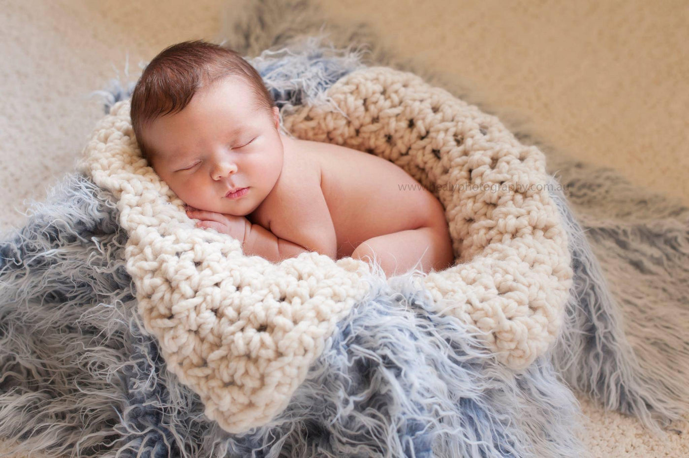 Chunky Light Cream Baby Blanket - Beautiful Photo Props