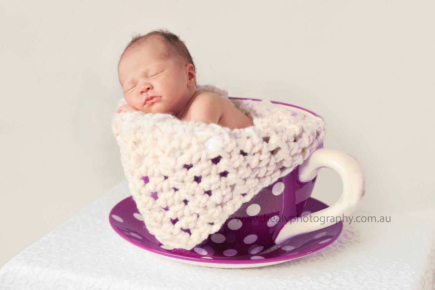Chunky Light Cream Baby Blanket - Beautiful Photo Props