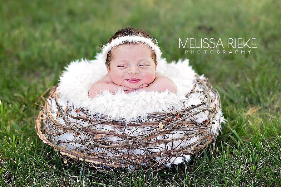 thumbnail interactive-video image 1 of BELLIFFY White Faux Fur Photography Rug - Fluffy Background For Nail Art & Jewelry Photos 1 of 9