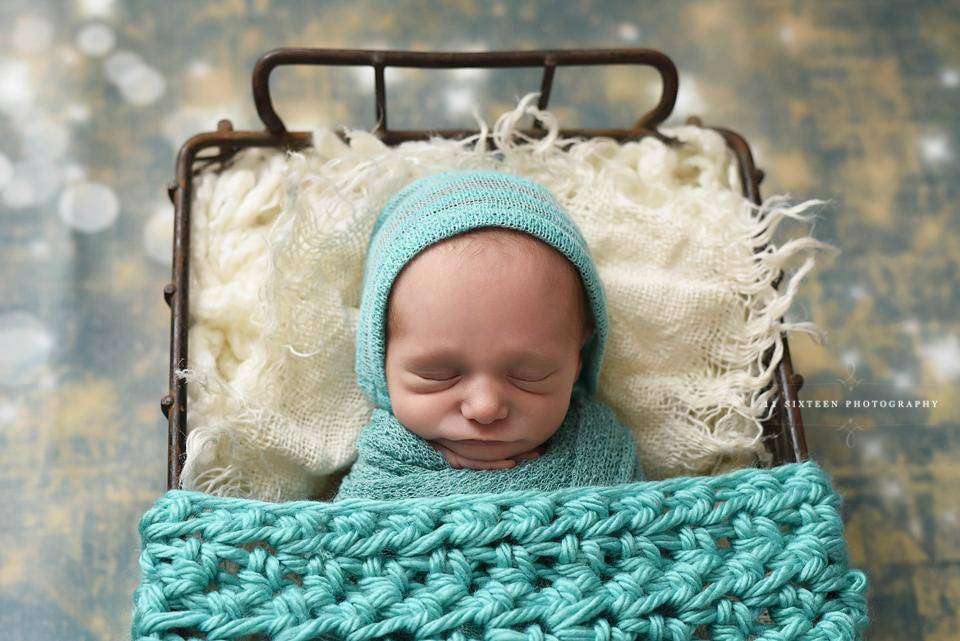Chunky Aqua Blue Newborn Baby Blanket - Beautiful Photo Props
